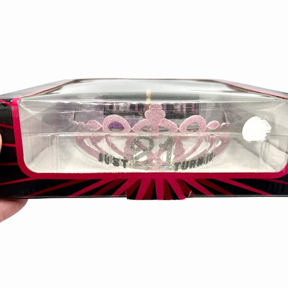NIB JUST TURNED 21 PARTY SET NOVELTY SHOT GLASS LANYARD TIARA & SASH BOX SET - Picture 3 of 4
